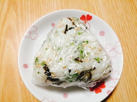 青海苔と塩昆布とごまのおにぎり